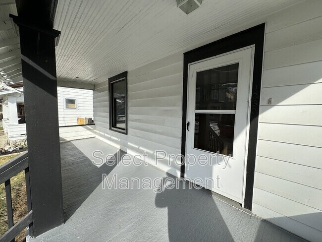 Building Photo - 1230 W Wildwood Ave