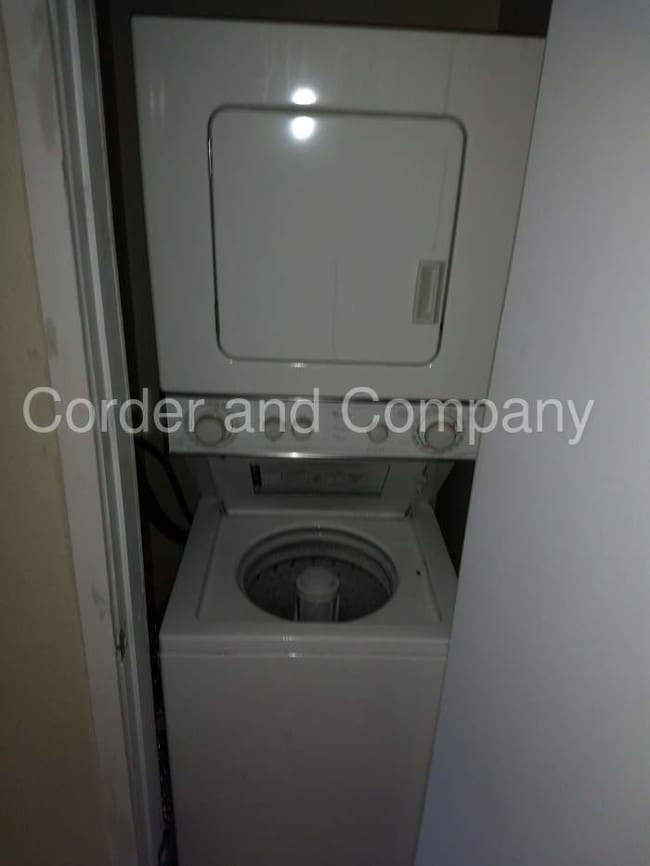 Building Photo - Available Now ! At The Pointe Condominiums