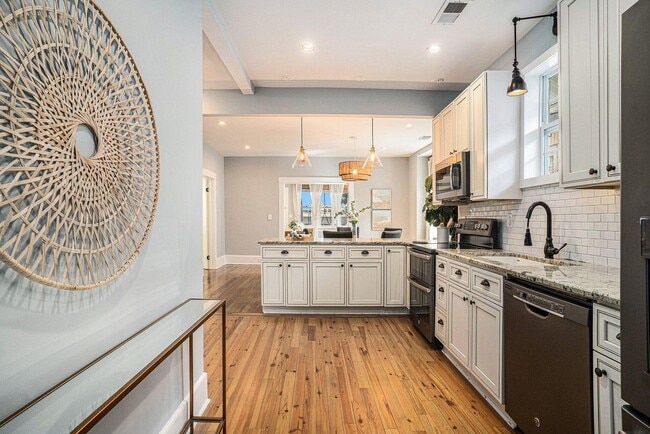 Building Photo - 292 Congress St