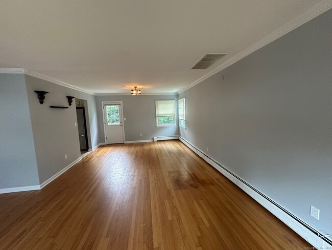 Building Photo - 25 Quinsey Dr