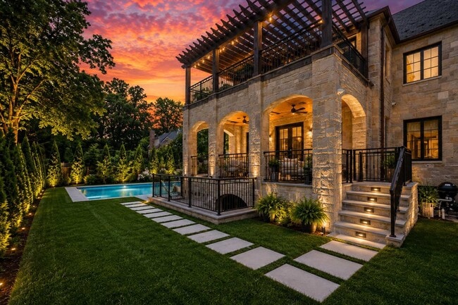 Building Photo - 548 Sylvan Pl