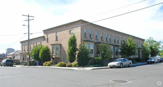 Primary Photo - Kensington Court Apartments