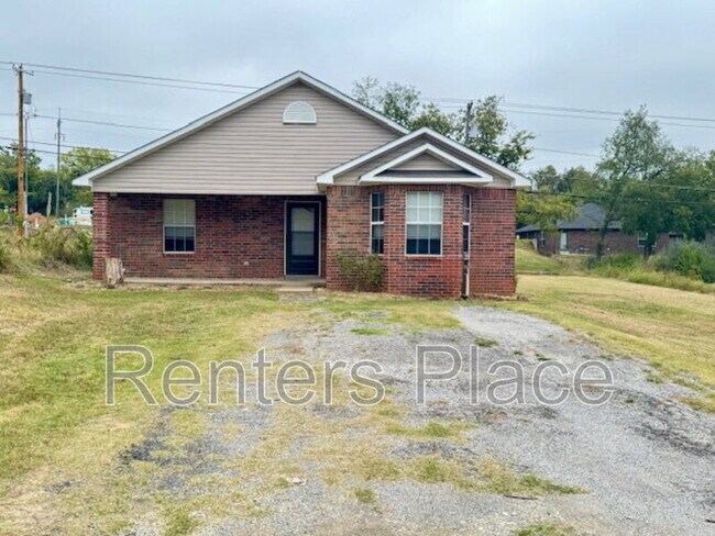 Primary Photo - 713 N Main St