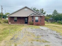 Building Photo - 713 N Main St