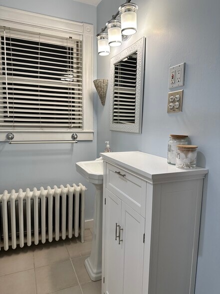 Building Photo - 14 Bedlow Ave