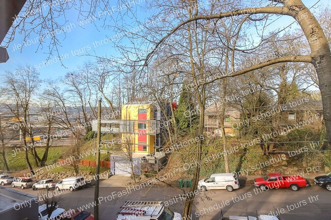 Building Photo - 3232 N Michigan Ave