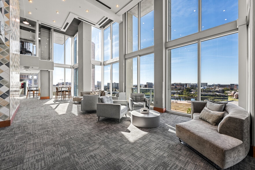 Building Photo - 777 N Ashley Dr