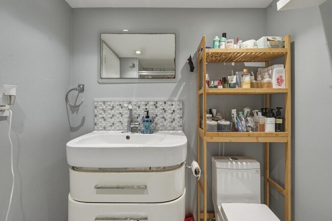 Building Photo - 2100 Sans Souci Blvd