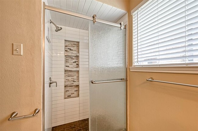 Building Photo - 2223 Kinbrook Dr