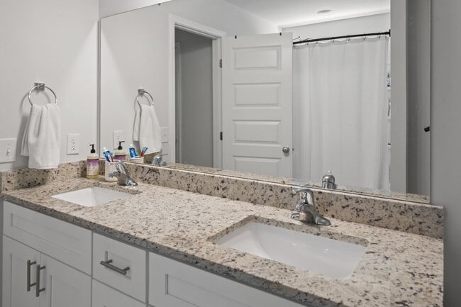 Building Photo - Stunning 3 Bedroom Townhome in Towne Park, Pooler GA
