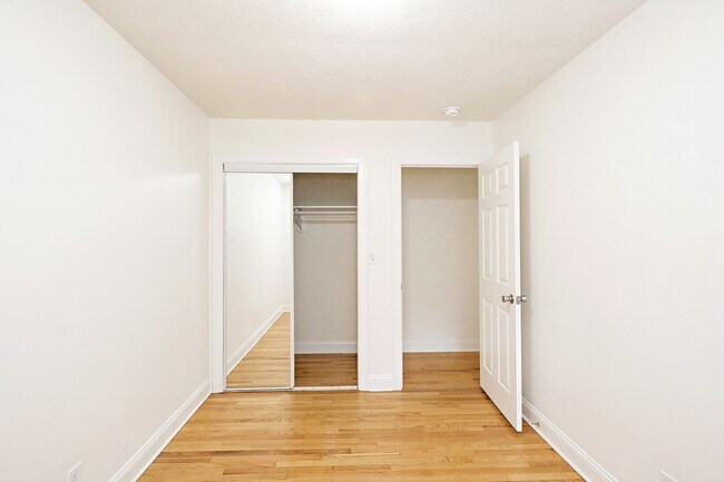 Building Photo - 117 Longwood Dr