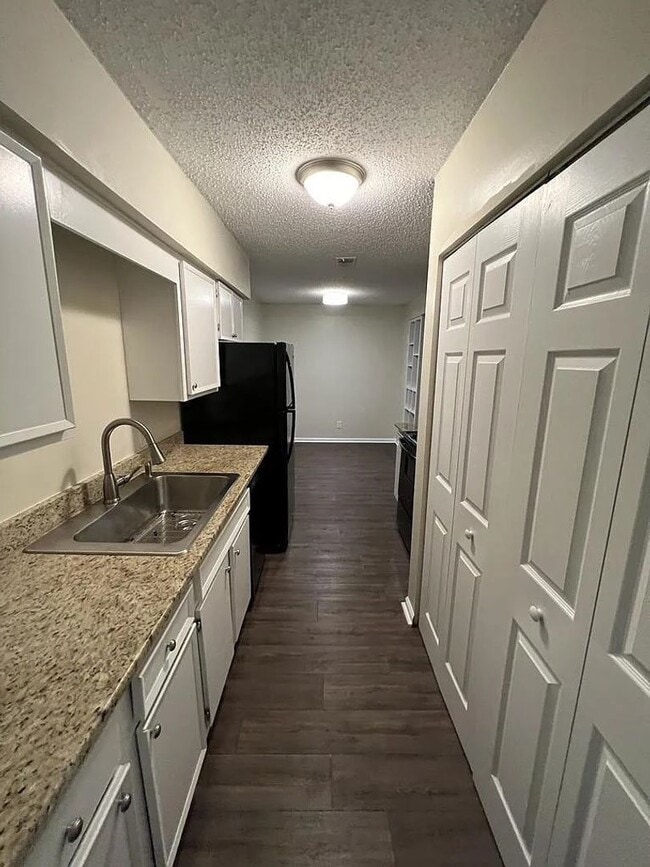 Building Photo - Newly renovated Quadplex with close proximity to Harbison Blvd - 3643 Apt D