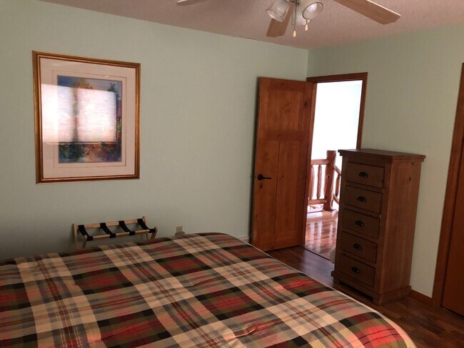 Building Photo - 4 Bedrooms, 3 Bathrooms Fully Furnished La...