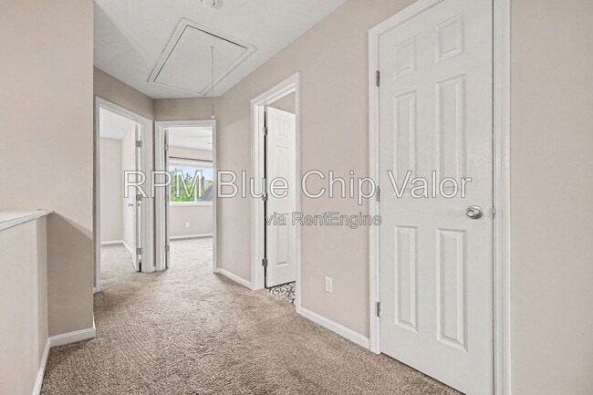 Building Photo - 5290 Bay Pointe Dr