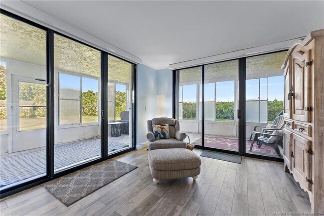 Building Photo - 7370 S Ocean Dr
