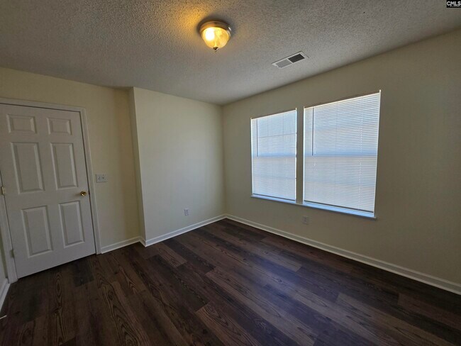 Building Photo - 132 Fox Grove Cir