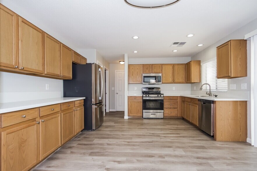 Building Photo - 6237 Autumn Creek Dr