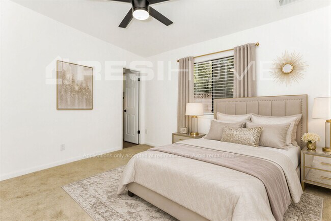 Building Photo - 1314 E Del Rio Dr