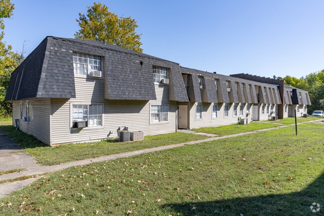 Building Photo - Royal Ridge