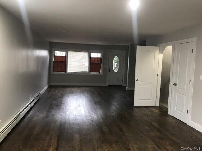 Building Photo - 137-31-137132 132nd Ave