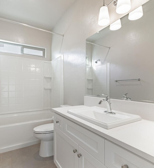 Building Photo - Loma Vista Home on 8800sf Lot for Lease