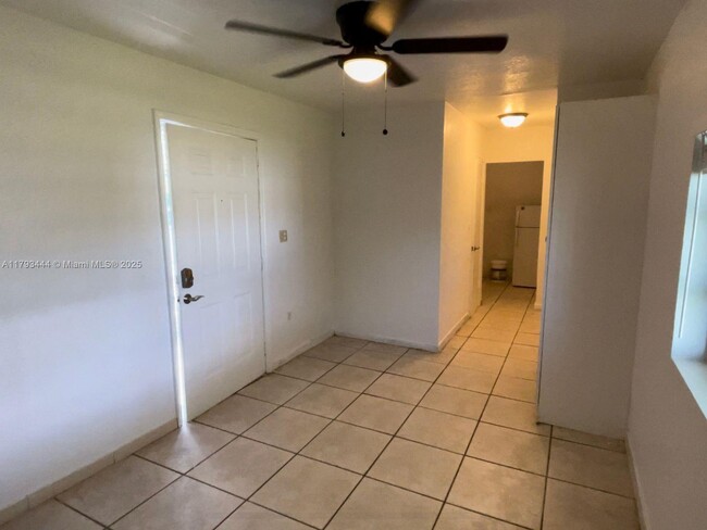 Building Photo - 919 NW 23rd Ct