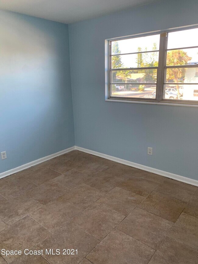 Building Photo - 302 Lincoln Ave