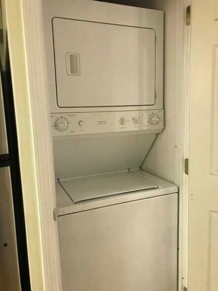 Building Photo - 379 1st Ave