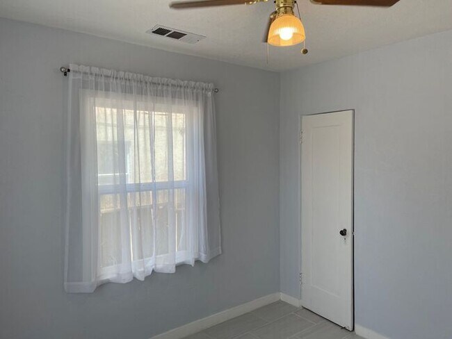 Building Photo - Coming Soon Modesto Renovated 3 Bedroom 1 ...