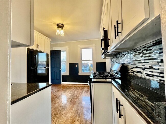 Building Photo - 119 Revere St