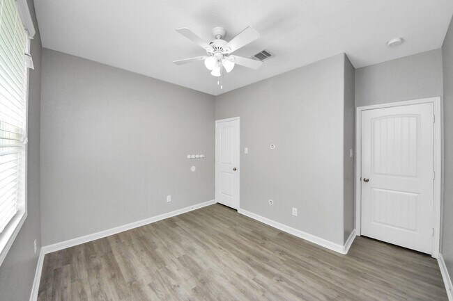 Building Photo - 2011 Halyard Dr