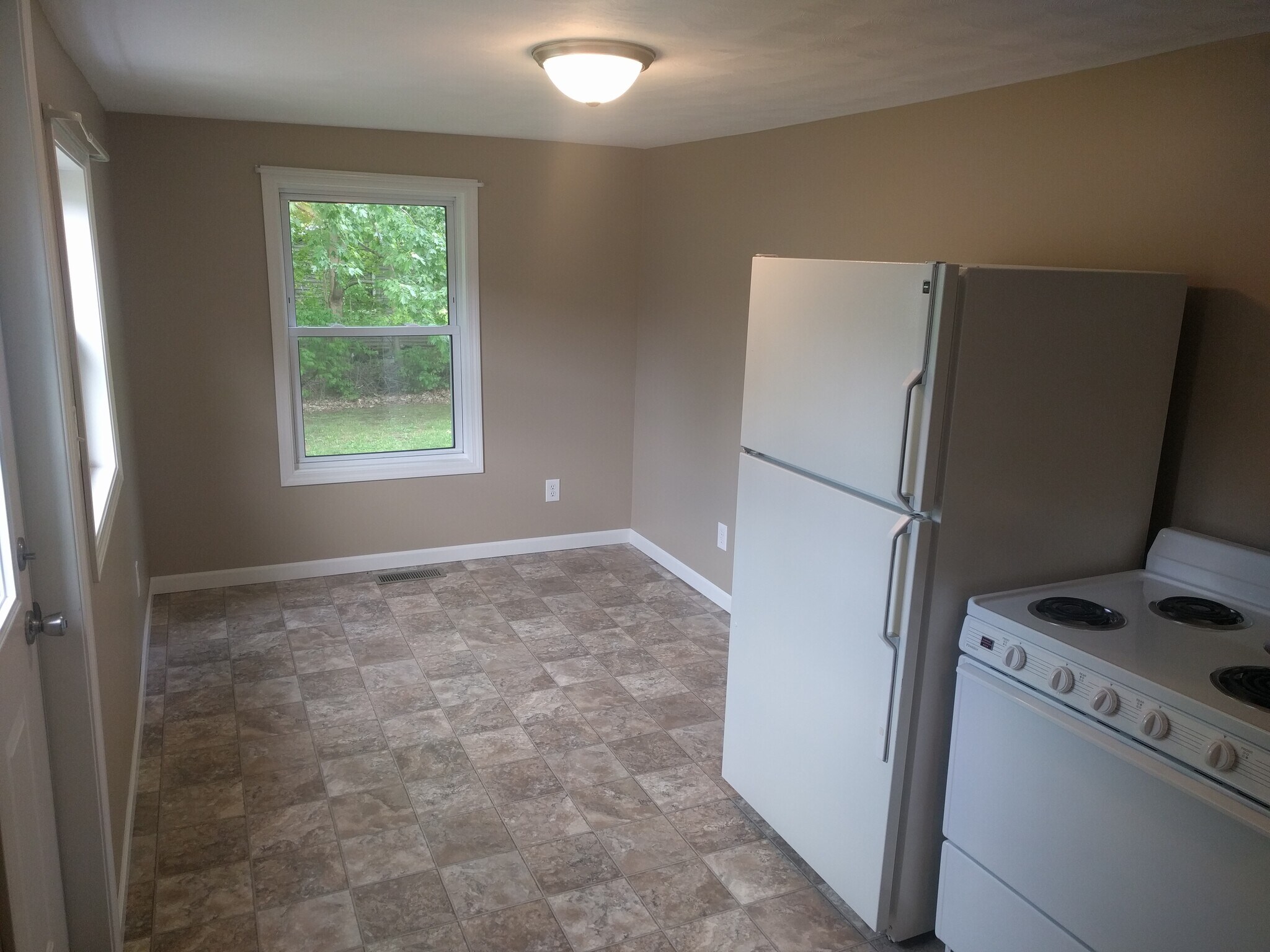 Building Photo - 210 William St