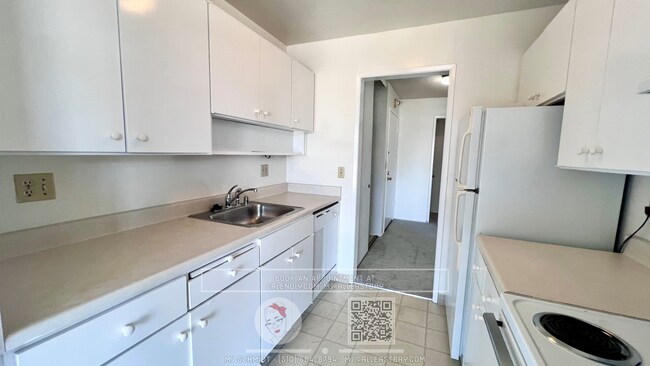 Building Photo - Waterfront 1 bedroom located at the resort style Watergate complex included ameneties, water, gar...