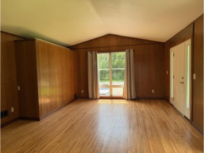 Building Photo - 1 Bedroom, 1 Bath on Shores of Bear Lake!