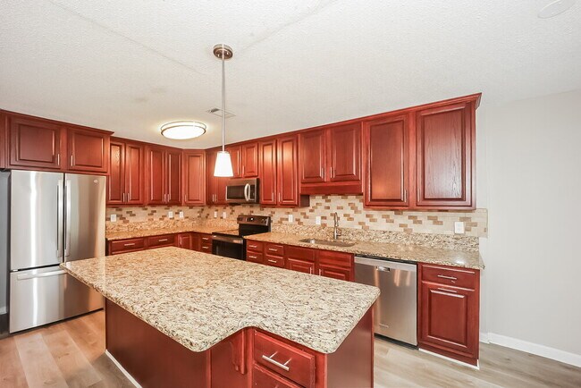 Building Photo - 2061 Poplar Rd