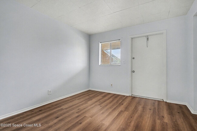 Building Photo - 204 Seminole Ave W