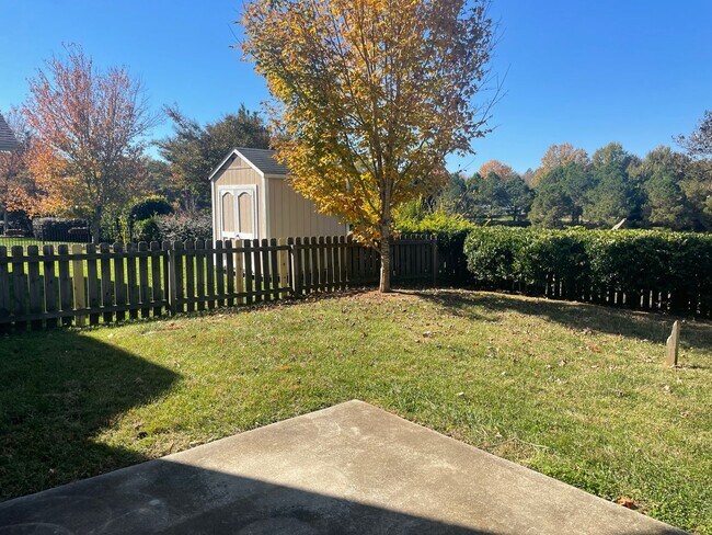 Building Photo - Stunning 5-bedroom, 2.5-bathroom home | Lo...