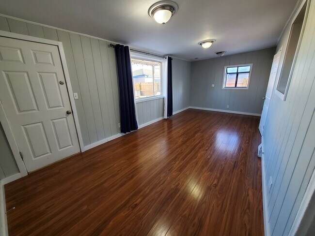 Building Photo - 3 Bed Home in Denver's Athmar Park  **Move...