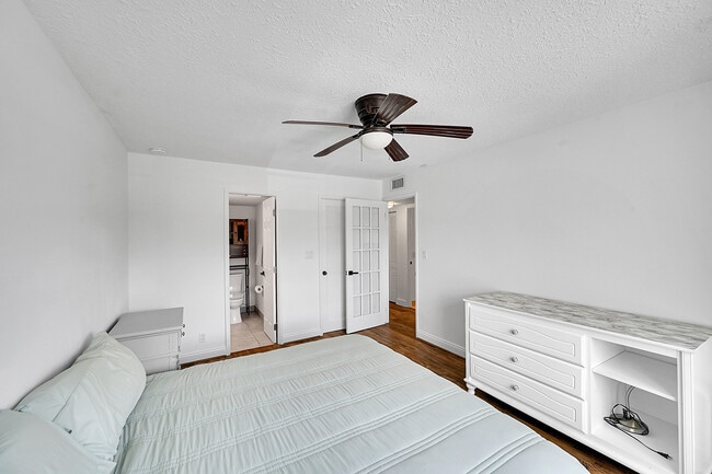 Building Photo - 2850 NE 14th Street Causeway