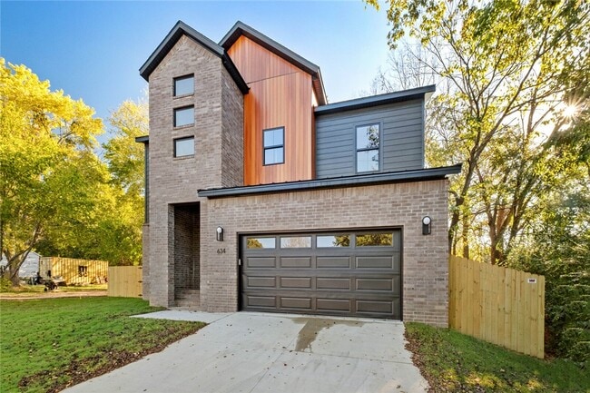 Building Photo - 634 S Happy Hollow Rd