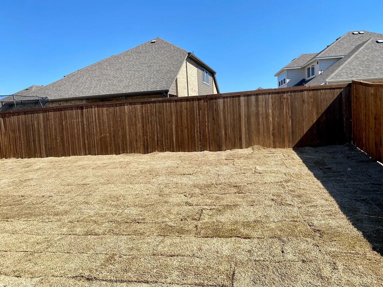 Building Photo - 2205 Elena Dr