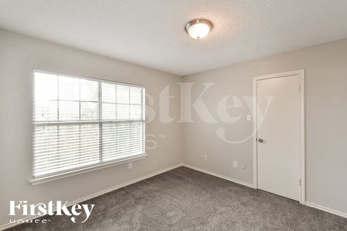 Building Photo - 6635 Meadow Fawn Dr