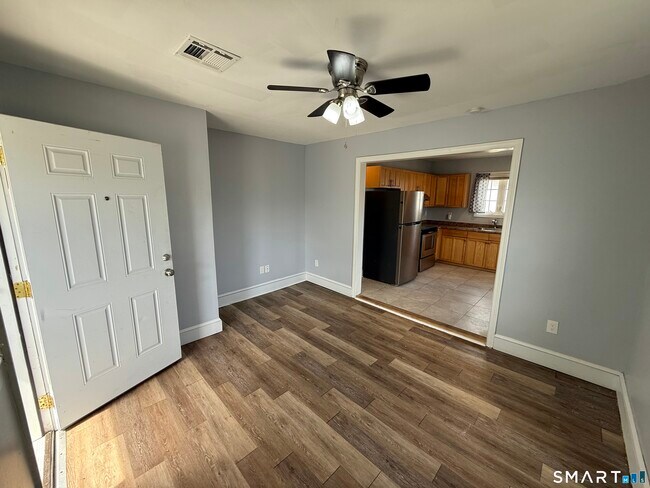 Building Photo - 31 Beecher Ave