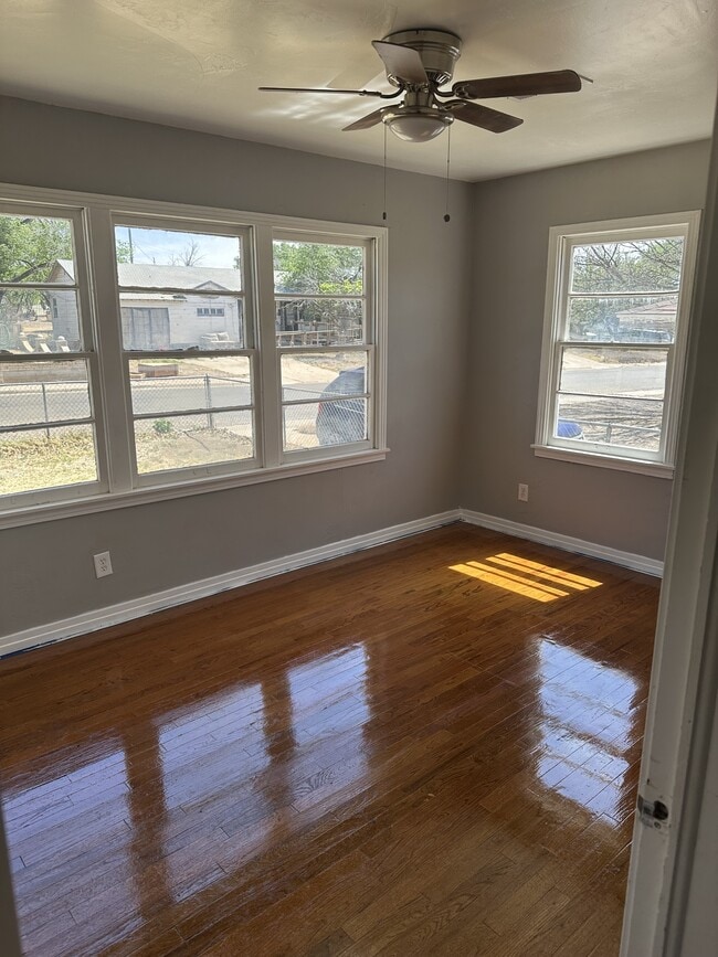 Building Photo - 1809 Poplar St