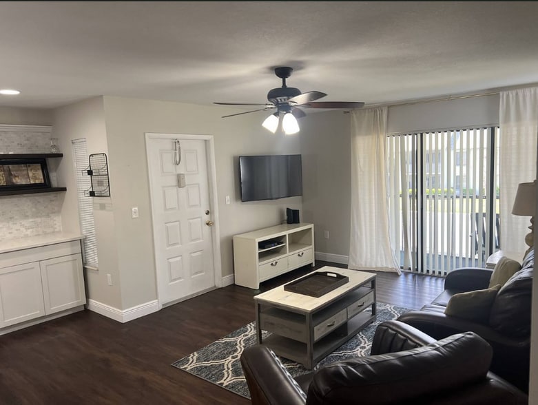 Building Photo - 1258 Pine Ridge Cir W