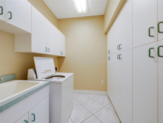 Building Photo - 7871 Canyon Lake Cir