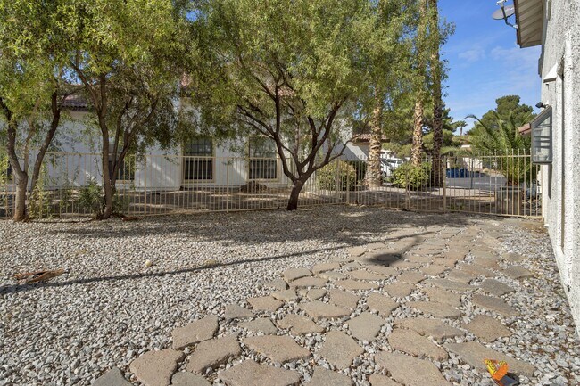 Building Photo - 5321 Tamanar Dr