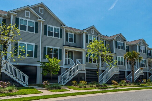 Building Photo - Beautiful Oyster Point Townhome - Mt. Pleasant