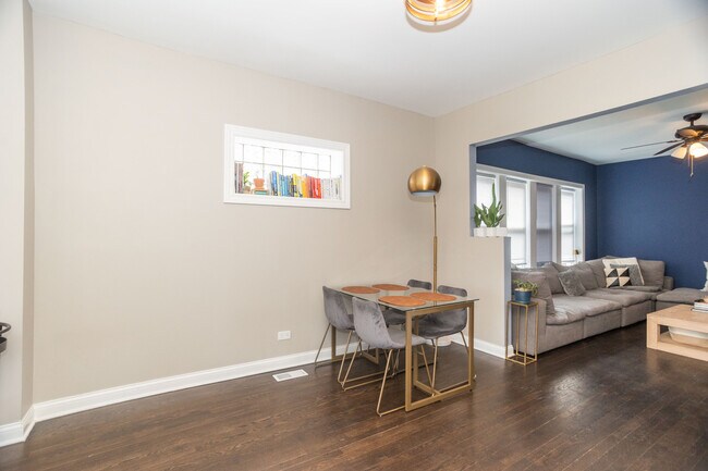 Building Photo - 2906 N Harding Ave