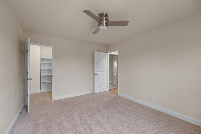 Building Photo - 3002 DaVinci Ct